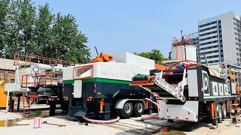 國內(nèi)首臺(tái)套移動(dòng)式土壤淋洗修復(fù)裝備.jpg 國內(nèi)首臺(tái)套移動(dòng)式土壤淋洗修復(fù)裝備