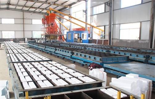 自保溫砌塊設(shè)備生產(chǎn)現(xiàn)場 自保溫砌塊設(shè)備生產(chǎn)現(xiàn)場