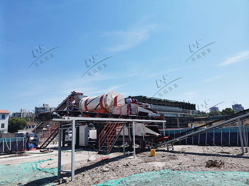 污染土壤修復(fù)現(xiàn)場(chǎng) 污染土壤修復(fù)現(xiàn)場(chǎng)